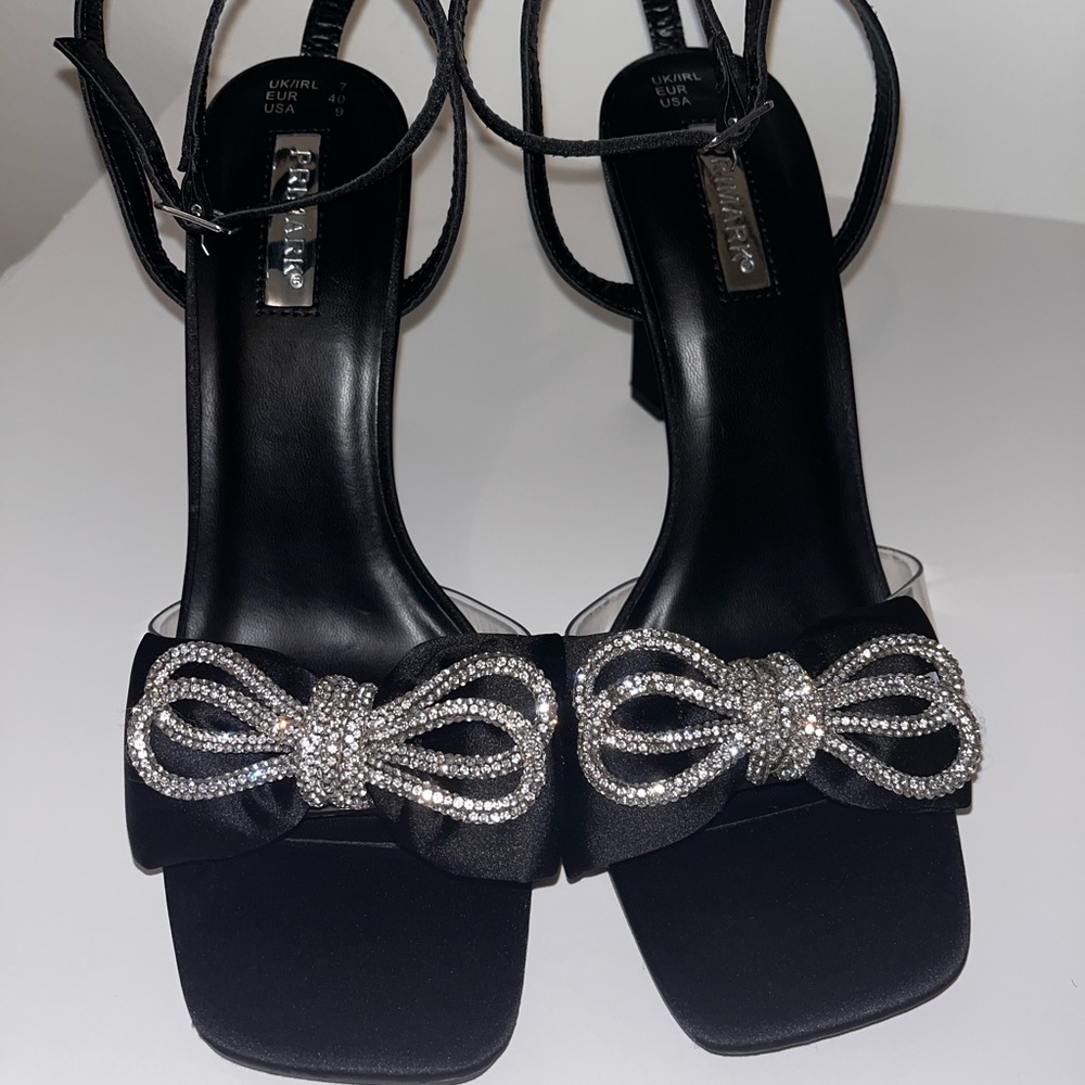 🖤Elegant Black Strappy Heel sandal with Rhinestone Bow detail